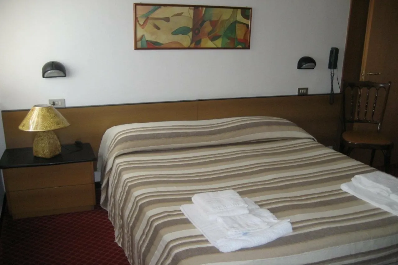 Niagara Hotel 里米尼